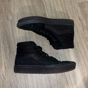 Unisex Black Vans Off The Wall ✨ worn once